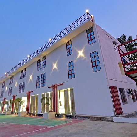 Готель Oyo Townhouse 779 Gods County Тарапіт Екстер'єр фото